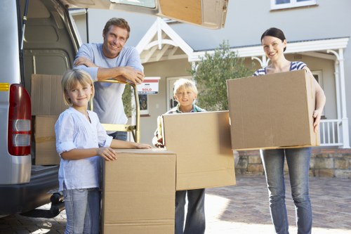 Commercial packing and relocation support in Harmondsworth